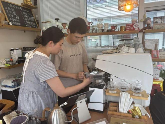 杯咖啡开辟青年就业新赛道CQ9电子游戏平台用一(图4)