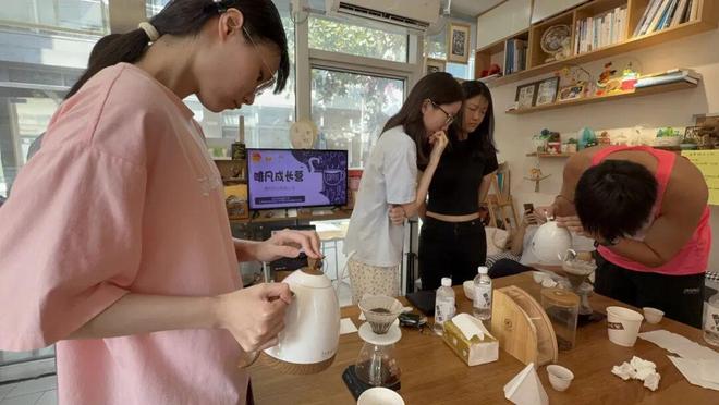 杯咖啡开辟青年就业新赛道CQ9电子游戏平台用一(图2) 杯咖啡开辟青年就业新赛道CQ9电子游戏平台用一(图2)